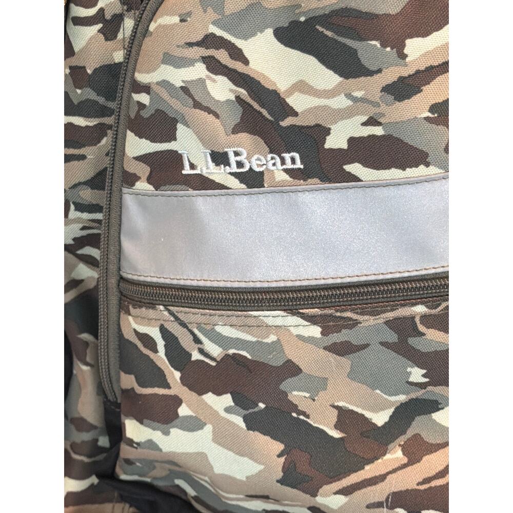 L.L.Bean Deluxe Book Pack in a multi-tone camo print camouflage - Picture 2 of 4
